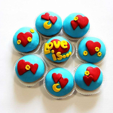 Капкейки "Love is..." купить - брянск.сладкоежкин.рф